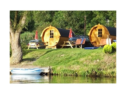 Luxury camping - Art der Unterkunft: Schlaffass - Direkt am Wasser, die Moselschiffe fahren am Tür vorbei - Schlaffass / Campingfass / Weinfass in Traben-Trarbach an der Mosel Schlaffass / Campingfass / Weinfass in Traben-Trarbach an der Mosel