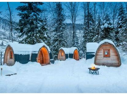 Luxuscamping - Gartenmöbel - Goldingen - PODhouses im Winter - Camping Atzmännig PODhouse - Holziglu gross auf Camping Atzmännig
