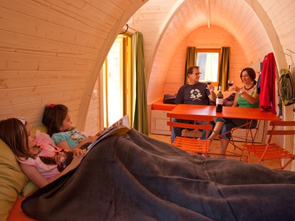 Luxuscamping - Grill - Schweiz - Innenansicht - Camping Atzmännig PODhouse - Holziglu gross auf Camping Atzmännig