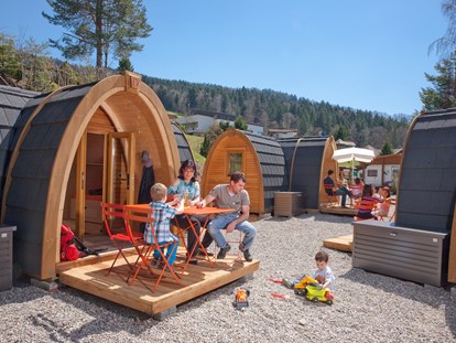 Luxuscamping - Terrasse - Goldingen - Iglu-Dorf - Camping Atzmännig PODhouse - Holziglu gross auf Camping Atzmännig