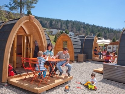 Luxuscamping - Terrasse - Goldingen - Iglu-Dorf - Camping Atzmännig PODhouse - Holziglu klein auf Camping Atzmännig