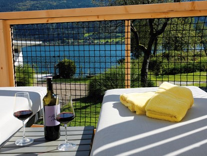 Luxuscamping - WC - Faaker-/Ossiachersee - Terrasse Tiny-SeeLodge - Seecamping Hoffmann Seecamping Hoffmann - SeeLodges