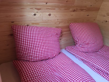 Luxuscamping - Kühlschrank - Region Bodensee - Campingplatz Hegne Schlaf-Häusle auf dem Campingplatz Hegne