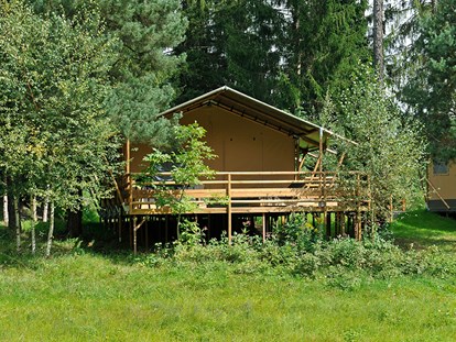 Luxuscamping - Terrasse - Region Innsbruck - Safari-Lodge-Zelt "Hippo" - Nature Resort Natterer See Safari-Lodge-Zelt "Hippo" am Nature Resort Natterer See