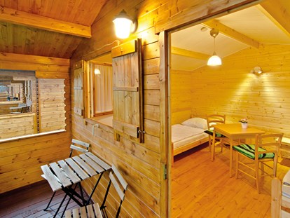Luxuscamping - Gartenmöbel - Pruchten - Campingpl. NATURCAMP Pruchten Blockhütten