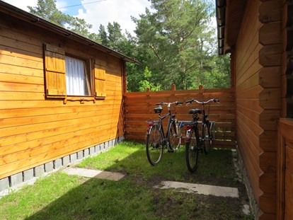 Luxuscamping - Gefrierschrank - Vorpommern - Campingpl. NATURCAMP Pruchten Blockhütten
