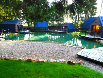 Luxuscamping - Parkplatz bei Unterkunft - Rakovica, Plitvicka Jezera - Haus am See - Plitvice Holiday Resort Haus am See auf Plitvice Holiday Resort