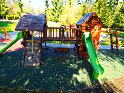 Luxuscamping - Sonnenliegen - Kvarner - Spielplatz - Plitvice Holiday Resort Haus am See auf Plitvice Holiday Resort