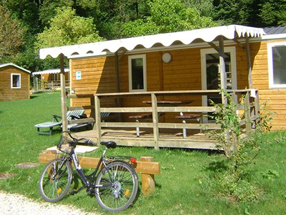 Luxuscamping - getrennte Schlafbereiche - Franche-Comté - Domaine de Chalain Mobilheime Cottage Plus auf Domaine de Chalain