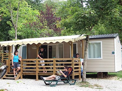 Luxuscamping - Art der Unterkunft: Mobilheim - Region Jura - Domaine de Chalain Mobilheime Family auf Domaine de Chalain