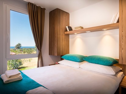 Luxuscamping - Sonnenliegen - Istrien - Aminess Maravea Camping Resort - Meinmobilheim Mirami Prestige auf dem Aminess Maravea Camping Resort