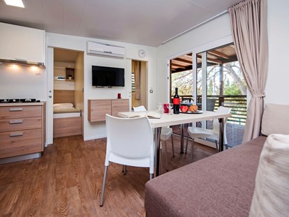 Luxuscamping - Preisniveau: exklusiv - Istrien - Camping Resort Lanterna - Meinmobilheim Mediteran Comfort Family auf dem Camping Resort Lanterna