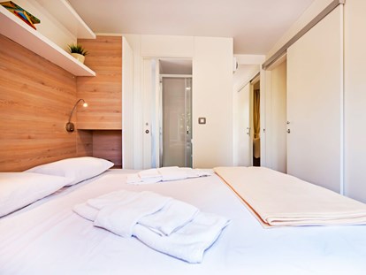 Luxuscamping - Preisniveau: exklusiv - Novigrad - Camping Resort Lanterna - Meinmobilheim Mediteran Comfort Family auf dem Camping Resort Lanterna
