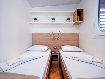 Luxuscamping - TV - Tar - Camping Resort Lanterna - Meinmobilheim Mediteran Comfort Family auf dem Camping Resort Lanterna