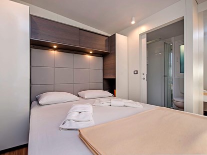 Luxuscamping - Preisniveau: exklusiv - Novigrad - Camping Resort Lanterna - Meinmobilheim Mediteran Superior auf dem Camping Resort Lanterna