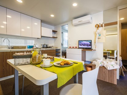 Luxuscamping - Kochmöglichkeit - Funtana - Park Polidor - Meinmobilheim Comfort auf dem Campingplatz Park Polidor
