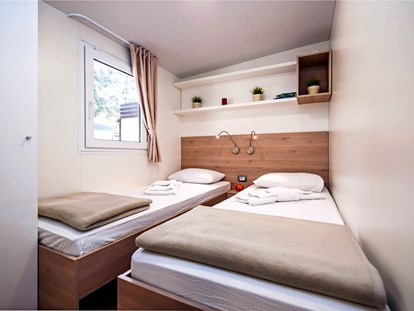 Luxuscamping - Unterkunft alleinstehend - Rovinj - Campingplatz Porton Biondi - Meinmobilheim Mediteran Comfort Family auf dem Campingplatz Porton Biondi