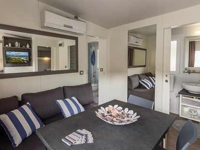 Luxuscamping - Dusche - Rovinj - Campingplatz Porton Biondi - Meinmobilheim Mediteran Premium auf dem Campingplatz Porton Biondi