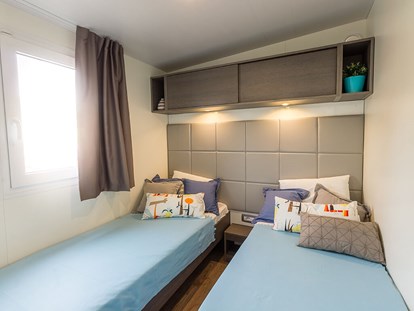 Luxuscamping - Terrasse - Rovinj - Campingplatz Porton Biondi - Meinmobilheim Mediteran Premium auf dem Campingplatz Porton Biondi