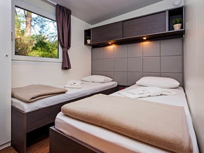 Luxuscamping - Terrasse - Rovinj - Campingplatz Porton Biondi - Meinmobilheim Mediteran Superior auf dem Campingplatz Porton Biondi