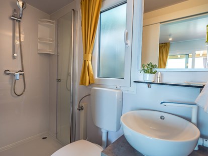 Luxuscamping - Preisniveau: exklusiv - Krk - Ježevac Premium Camping Resort - Meinmobilheim Lungomare Premium Family auf dem Ježevac Premium Camping Resort