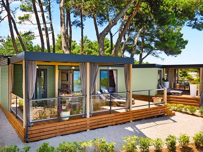 Luxuscamping - Gartenmöbel - Krk - Ježevac Premium Camping Resort - Meinmobilheim Lungomare Premium Parkside auf dem Ježevac Premium Camping Resort