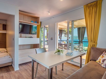 Luxuscamping - TV - Krk - Ježevac Premium Camping Resort - Meinmobilheim Lungomare Premium Seaside auf dem Ježevac Premium Camping Resort
