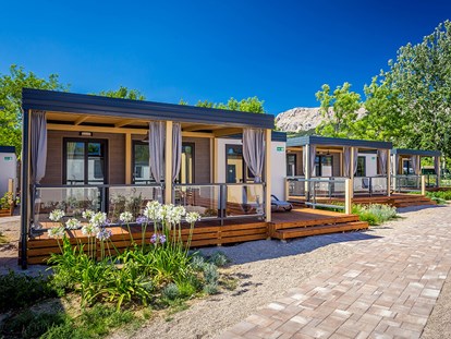 Luxuscamping - Preisniveau: exklusiv - Krk - Baška Beach Camping Resort - Meinmobilheim Vela Bay Premium auf dem Baška Beach Camping Resort