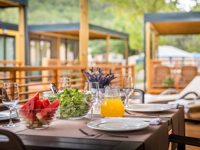 Luxuscamping - Grill - Lopar - San Marino Camping Resort - Meinmobilheim Lopar Garden Premium auf dem San Marino Camping Resort