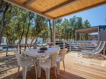 Luxuscamping - Unterkunft alleinstehend - Zadar - Šibenik - Campingplatz Lopari - Meinmobilheim DeLuxe auf dem Campingplatz Lopari
