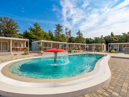 Luxuscamping - Preisniveau: exklusiv - Dalmatien - Campingplatz Straško - Meinmobilheim Mediteran Superior auf dem Campingplatz Straško