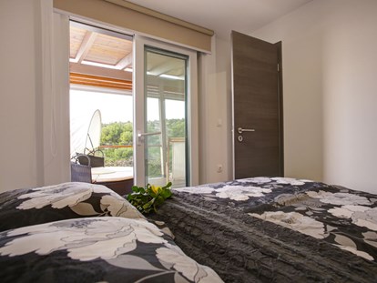 Luxuscamping - Preisniveau: exklusiv - Dalmatien - Campingplatz Rehut - Meinmobilheim Mirta auf dem Campingplatz Rehut