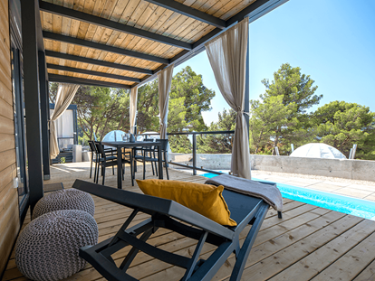 Luxuscamping - Preisniveau: exklusiv - Split - Dubrovnik - Campingplatz Medora Orbis - Meinmobilheim Deluxe auf dem Campingplatz Medora Orbis