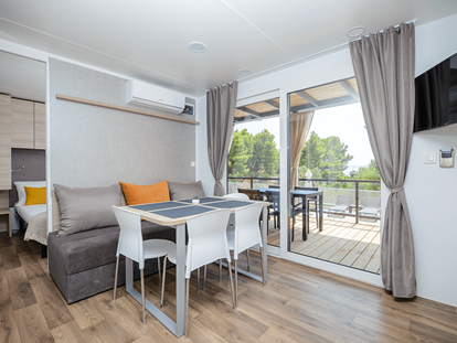 Luxuscamping - Preisniveau: exklusiv - Split - Nord - Campingplatz Medora Orbis - Meinmobilheim Deluxe Family auf dem Campingplatz Medora Orbis