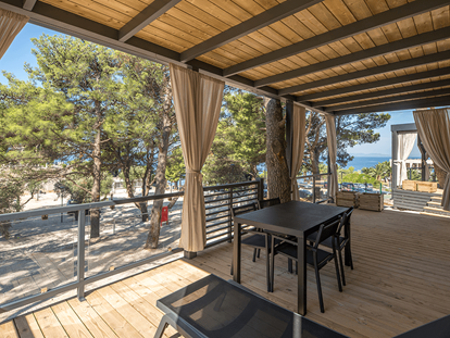 Luxuscamping - Kühlschrank - Split - Dubrovnik - Campingplatz Medora Orbis - Meinmobilheim Superior auf dem Campingplatz Medora Orbis