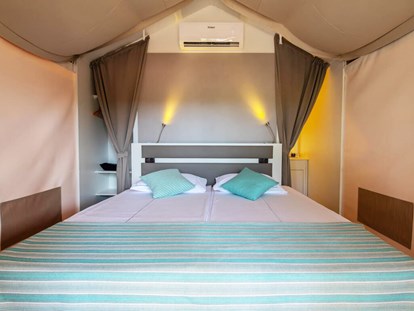 Luxury camping - Preisniveau: exklusiv - Pula - Arena One 99 Glamping - Meinmobilheim Mini Lodge auf dem Arena One 99 Glamping