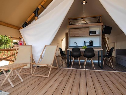 Luxury camping - Preisniveau: exklusiv - Pula - Arena One 99 Glamping - Meinmobilheim Premium three bedrom safari tent auf dem Arena One 99 Glamping