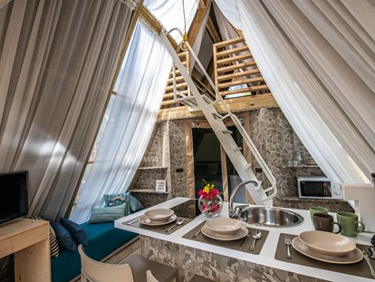 Luxuscamping - TV - Pula - Arena One 99 Glamping - Meinmobilheim Premium two bedroom lodge tent auf dem Arena One 99 Glamping