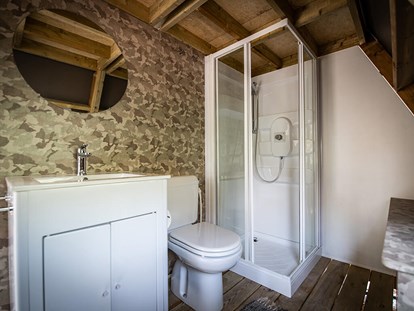Luxuscamping - WC - Pomer - Arena One 99 Glamping - Meinmobilheim Premium two bedroom lodge tent auf dem Arena One 99 Glamping