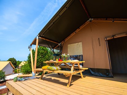 Luxuscamping - Dusche - Pomer - Arena One 99 Glamping - Meinmobilheim Two bedroom tent auf dem Arena One 99 Glamping