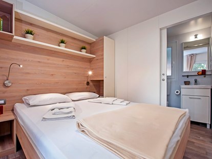 Luxuscamping - Preisniveau: exklusiv - Rijeka - Campingplatz Klenovica - Meinmobilheim Mediteran Premium Seaview auf dem Campingplatz Klenovica