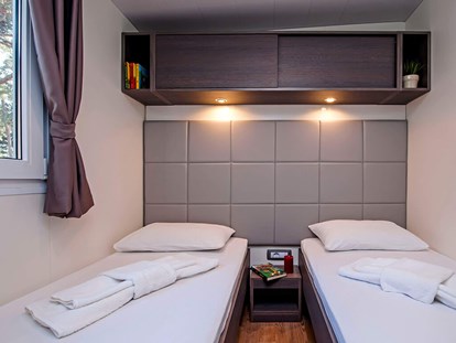 Luxuscamping - Kühlschrank - Biograd na Moru - Campingplatz Ljutić - Meinmobilheim Mediteran Deluxe auf dem Campingplatz Ljutić