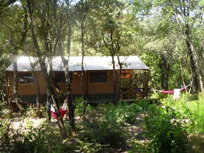 Luxuscamping - Terrasse - Gard - Mille Etoiles Lodgezelte auf Mille Etoiles