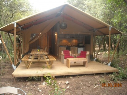 Luxuscamping - Terrasse - Gard - Mille Etoiles Lodgezelte auf Mille Etoiles