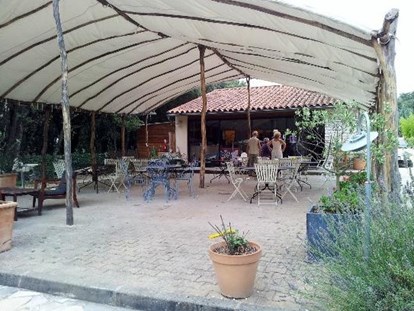 Luxuscamping - Gartenmöbel - Labastide de Virac - Mille Etoiles Safari-Zelte auf Mille Etoiles