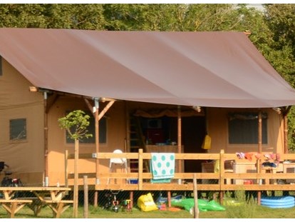 Luxuscamping - Preisniveau: exklusiv - Nord - Vendée - Camping Village de La Guyonniere Safari Lodge VIP 8 Personen auf Camping Village de La Guyonniere