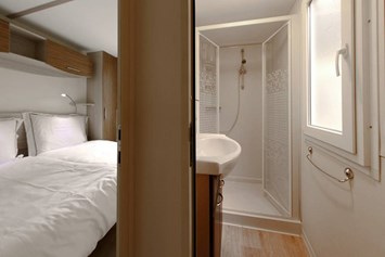 Glamping: Schlafzimmer und Badezimmer - Camping Belvedere - Suncamp