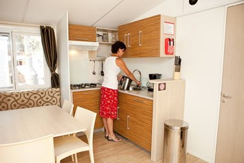 Glamping: Küche mit Ausstattung - Zaton Holiday Resort - Suncamp