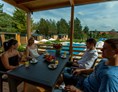 Glamping: Terrasse mit Sitzgarnitur für 4 Personen - Plitvice Holiday Resort
