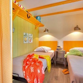 Glamping: Schlafzimmer mit zwei Einzelbetten - Camping Le Sérignan Plage